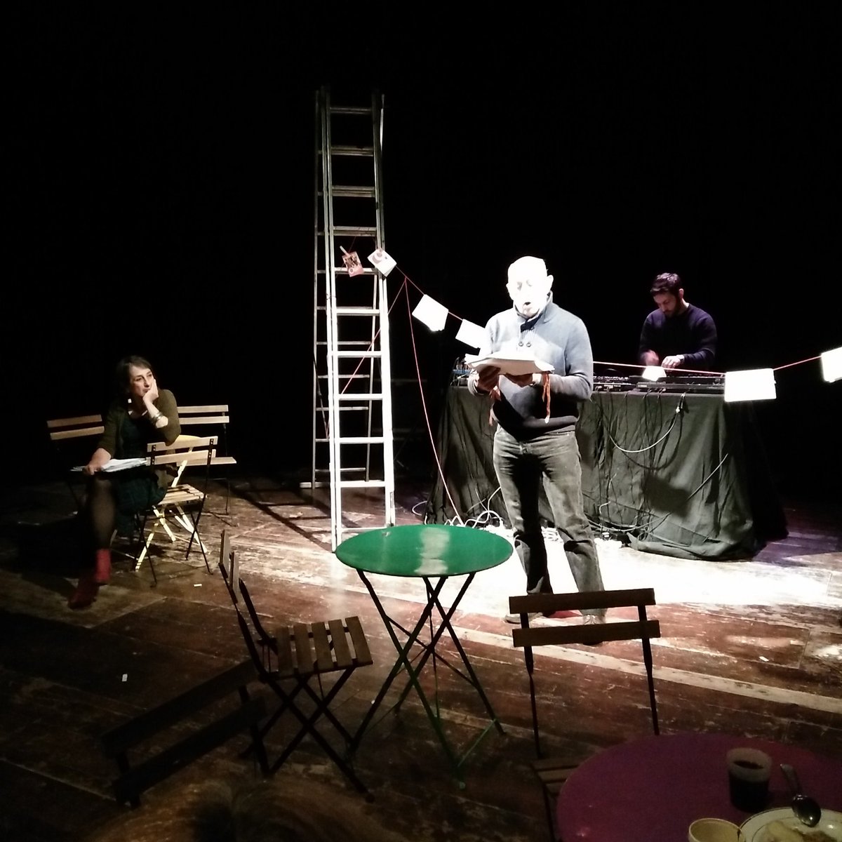 com_tpv's tweet image. Lecture de l'Agit Théâtre pour le dernier apero spectacle du #tpvtoulouse