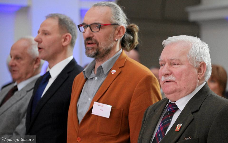 soalann's tweet photo. #edki Kraj uratowany! Wszystkie najlepsze polskie kadry zebrane razem w jed.miejscu! Jest nawet nasz historyk narodowy-prosto z wypasu owiec https://t.co/93IzCnggkb