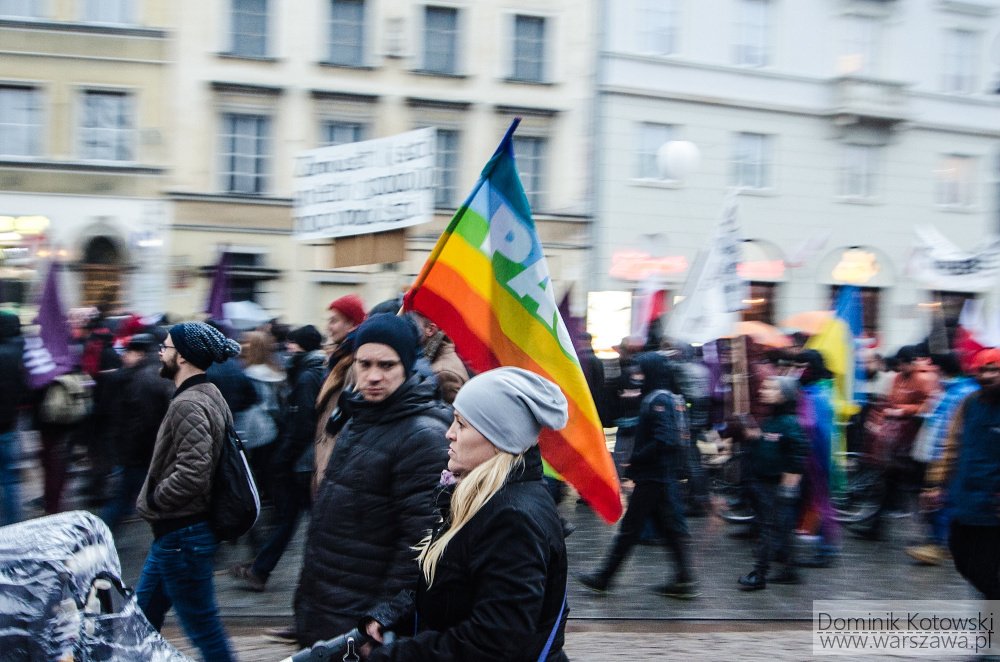wwwwarszawapl's tweet photo. Fotoreportaż z Marszu Niepodlełości Anyfaszystów
#MN2016 #MarszNiepodległości #Warszawa #Mazowsze #Polska
https://t.co/xMIuuNCaqO https://t.co/ofnzgIUrti