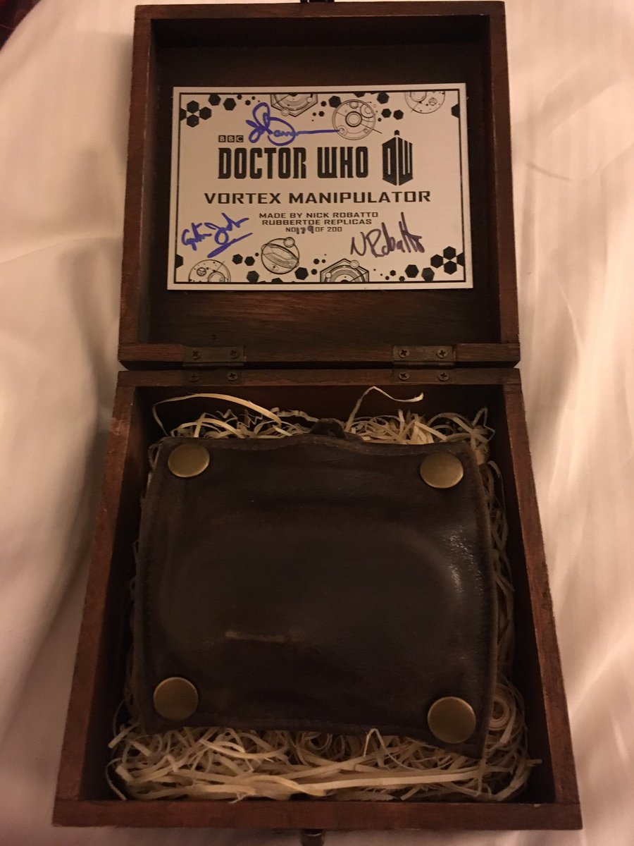SilverFoxMagic's tweet photo. Just got this amazing prop from @doctorwhoprops signed by John Barrowman @FANEXPOVAN #VortexManipulator https://t.co/48R4VrlWDg