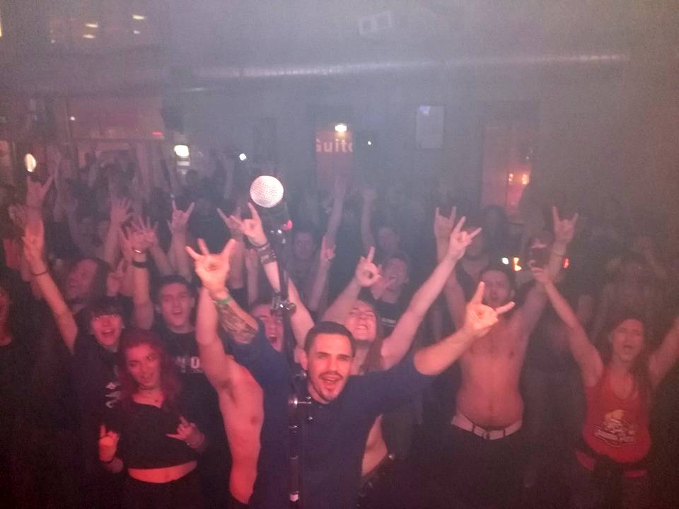 KikiRockenfolie's tweet photo. [KIKICONCERT]
Hier soir, @Oceans_Asleep, @Foxyladiesband, @DirtyShirtBand et #Nadejda au @NinkasiFR 
Show incroyable, merci à eux <3
#Kikiff https://t.co/IR5Ez94DIA