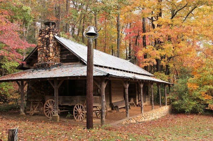 ProfessorDixon's tweet photo. Preserving local folk cultures: "Foxfire Students Keep Appalachian Culture Alive" #APHG3 #APHG https://t.co/jLSaVVg2nI https://t.co/SaCLKVo3KQ