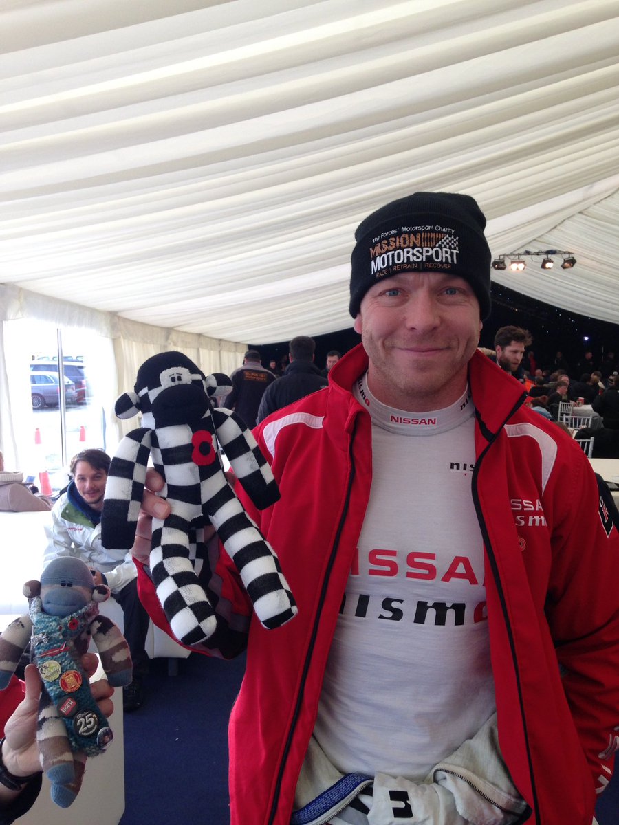 SM_05_253's tweet photo. @PetalMonkey @MaddoxCSMRoR13 @Missionmotorspt Did you see who @RORmonkey_No4 had his photo with??? https://t.co/T3j9HV2pYW