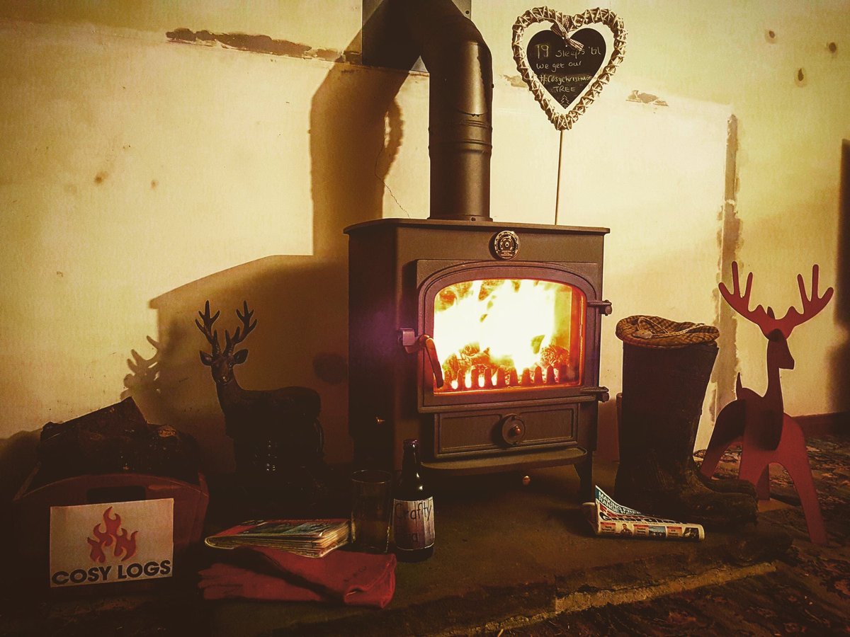 She plays rugby, she's a socialite and she's entered the #CosyLogs <a href="/thecraftybaa/">The Crafty Baa Best Pub in England AA Award Wmere</a> Compy 

It's <a href="/emmagrunnill/">Emma</a> 35 mins left