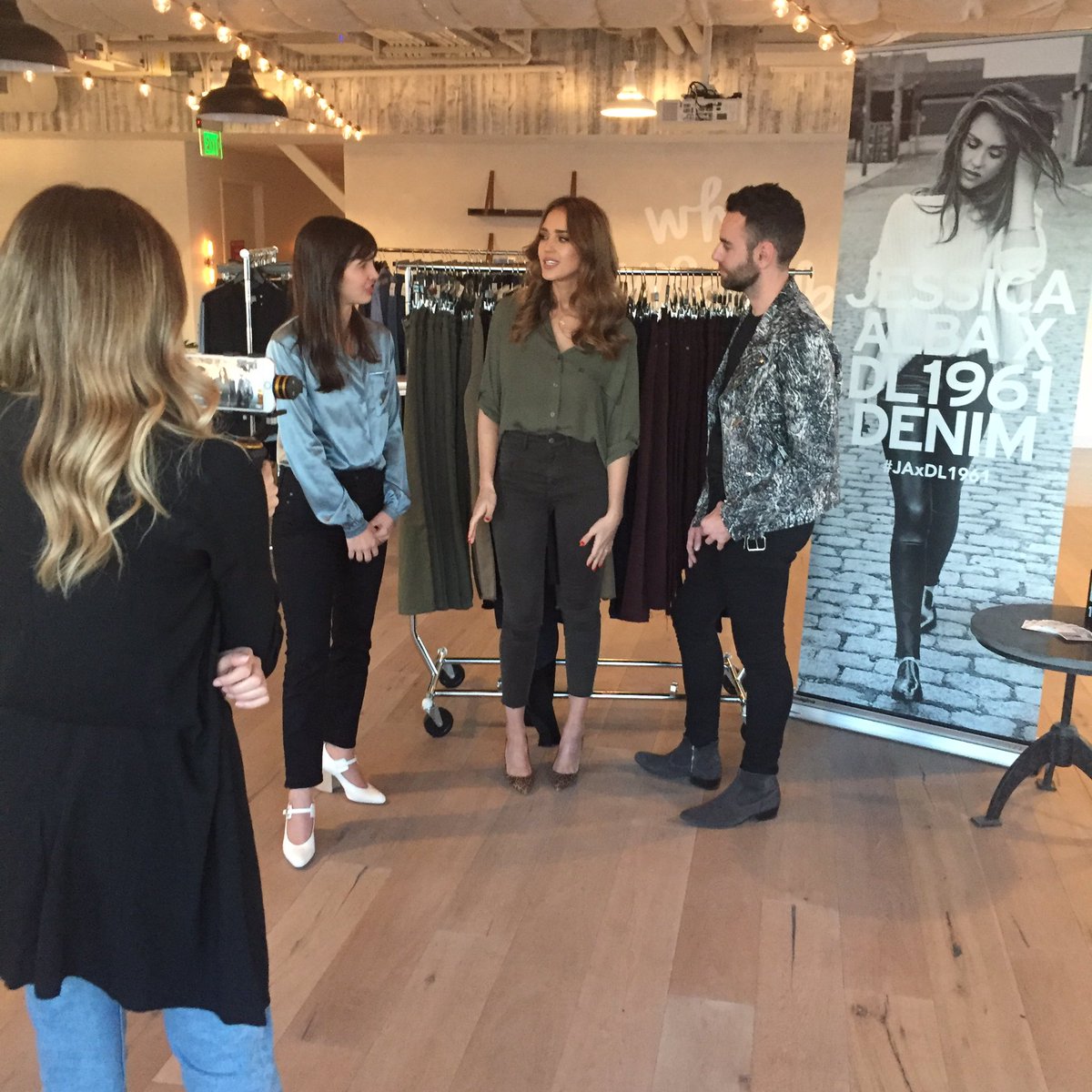 SoniaHendrix's tweet photo. Had the best time @Honest yesterday for the @WhoWhatWear interview w/ @jessicaalba + Honest Denim Day! @DL1961denim #prdiary https://t.co/CqsMEMCBjT