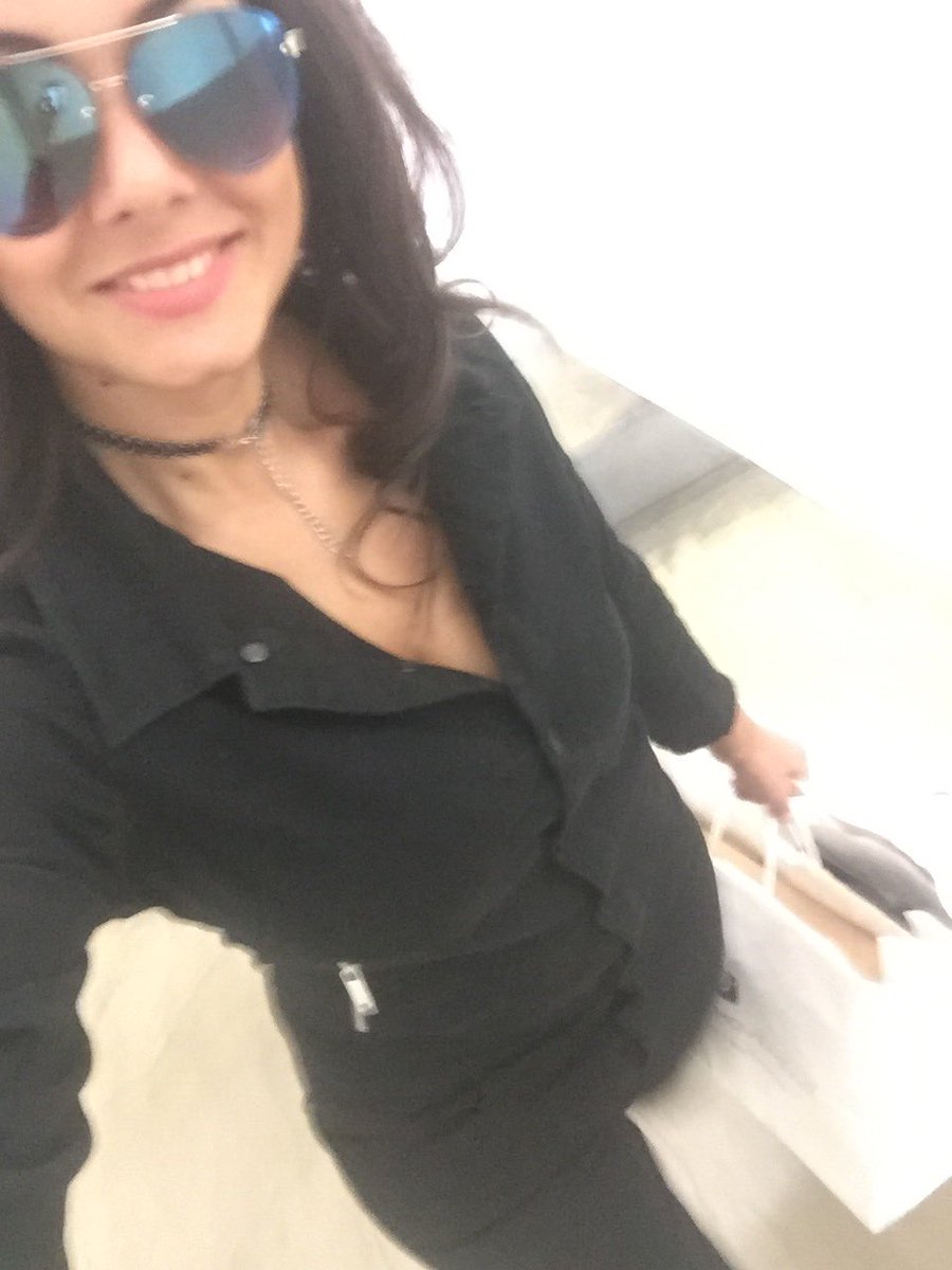 SoniaHendrix's tweet photo. Had the best time @Honest yesterday for the @WhoWhatWear interview w/ @jessicaalba + Honest Denim Day! @DL1961denim #prdiary https://t.co/CqsMEMCBjT