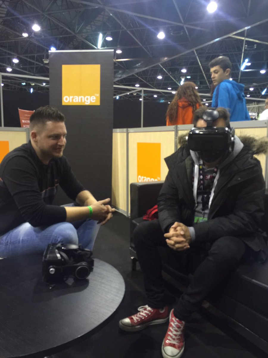 celinemory's tweet photo. .@FredZolf en immersion dans les montagnes russes #OrangeVR #jetesteVR1 @HeroFestival13 #Marseille https://t.co/IeQlehE15k