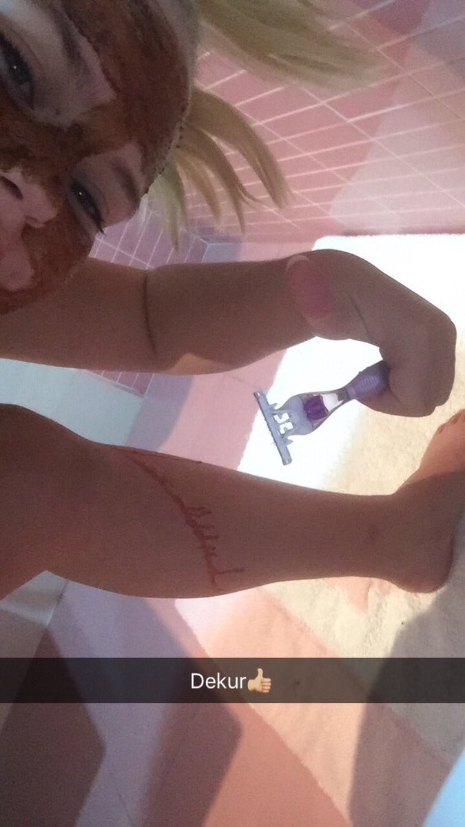 Nenna allir bara að hrósa mér fyrir ný rökuðu lappirnar mínar? Kostuðu blóð, svita og tár.