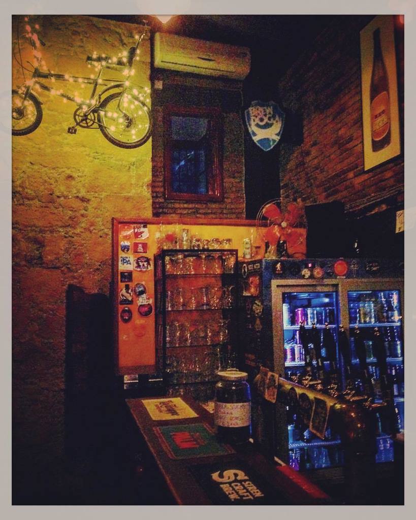 WhineOnTheRocks's tweet photo. I'm a wine guy but the best bar in Cyprus is #Brewfellas. #CyprusBeer #CyprusBar #CyprusPu… https://t.co/aCbdjd6f5r https://t.co/24VMlML8T8