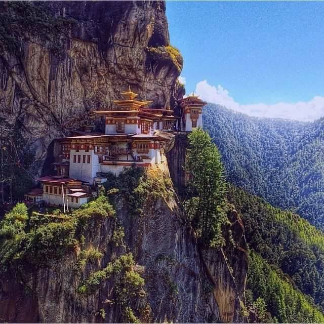 GisellaLandi's tweet photo. Monasteri buthan https://t.co/z6D7iEIRaX