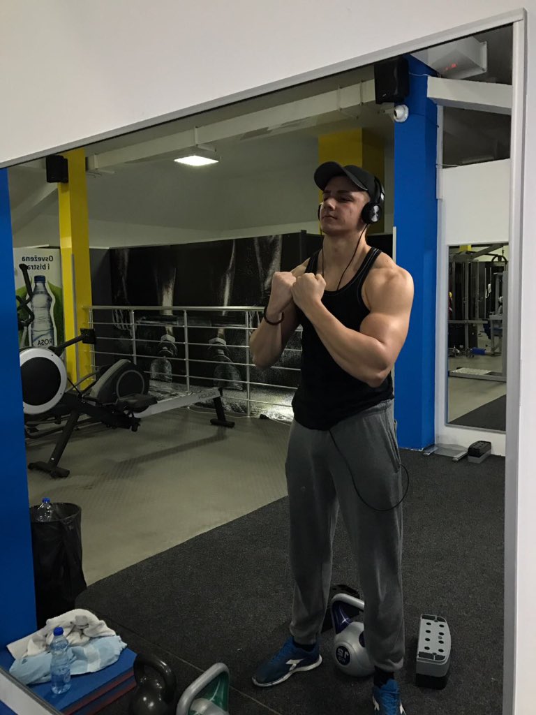 ajzzy019's tweet photo. I'm 18 years old ,what do you think bro?I know it would look mutch better with a bmfit tank and cap😂 @BradleyMartyn https://t.co/QKelshsZsw