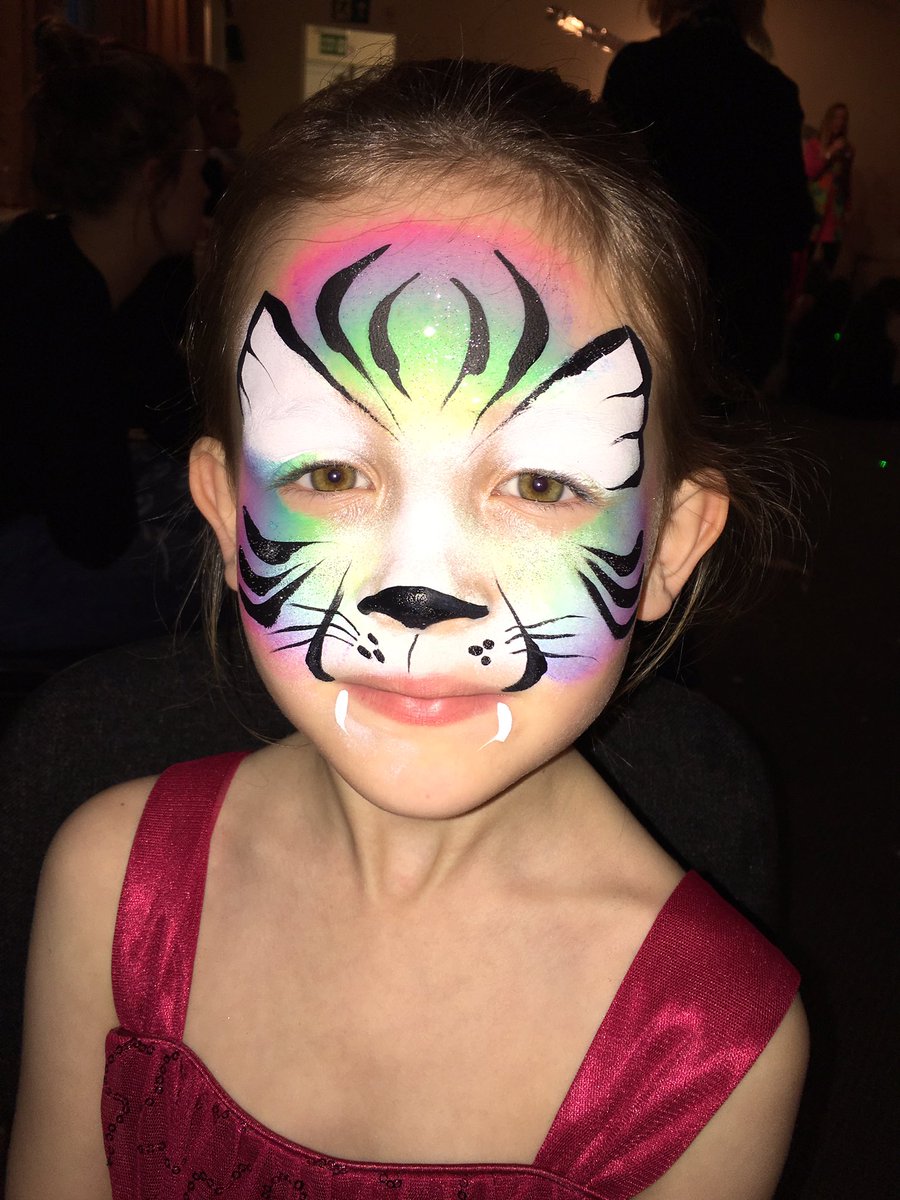 Rainbow #tiger! #facepaint from today's party in#Harrogate 🎨😊