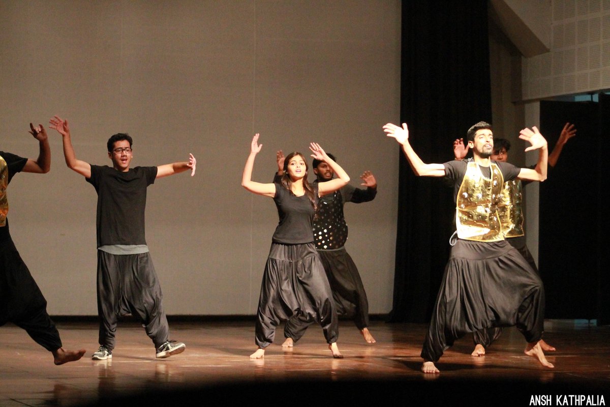 IIM_I's tweet photo. We begin with a bash! Cultural Night performances for the alumni meet. #Footprints2016 https://t.co/zacKBcoBMd