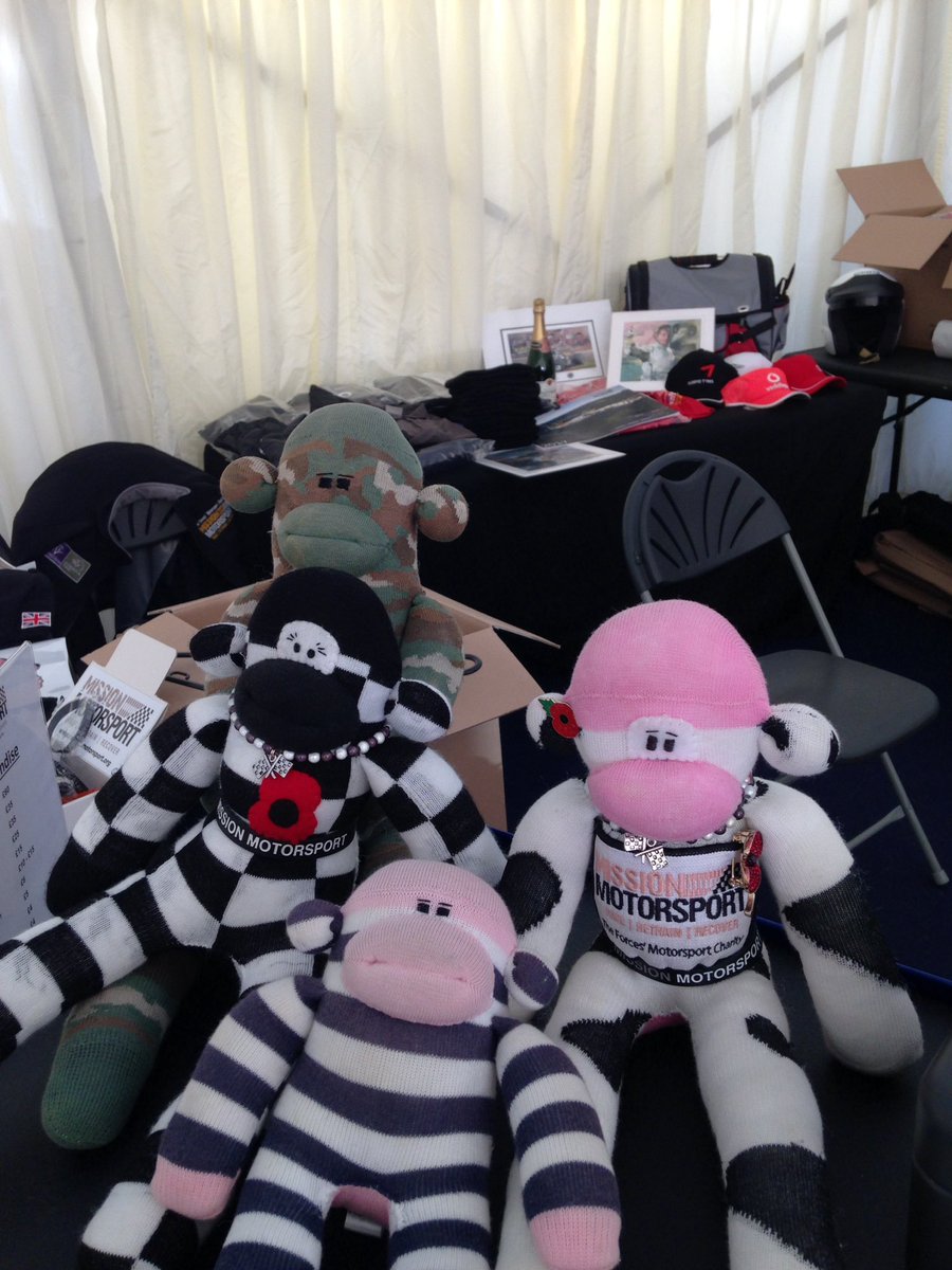 SM_05_253's tweet photo. @MonkeypennyMiss Lovely to meet you this afternoon!! I think I should have a bath - you look a nicer pink than me!! https://t.co/pv2RVuTwN1