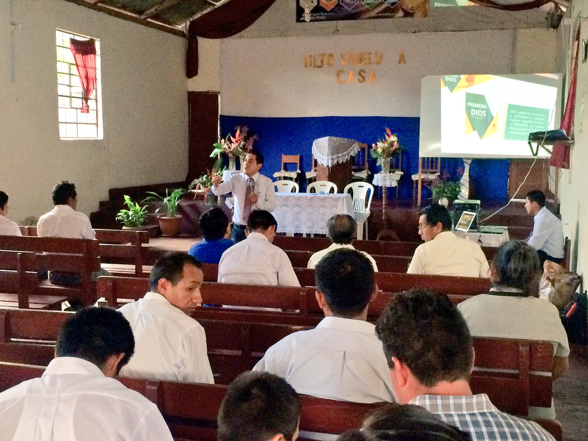 PrJCabrera's tweet photo. Pr. David Chilon, comprometiendo a los líderes del #DistritoRiojaCentral que #PrimeroDios porque necesitamos +Comunión y +Santidad https://t.co/r95E4s1Sbp