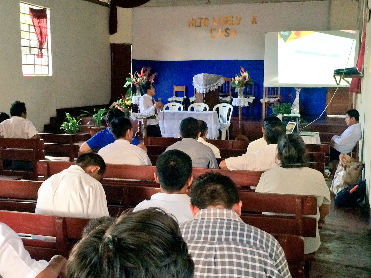 PrJCabrera's tweet photo. Pr. David Chilon, comprometiendo a los líderes del #DistritoRiojaCentral que #PrimeroDios porque necesitamos +Comunión y +Santidad https://t.co/r95E4s1Sbp
