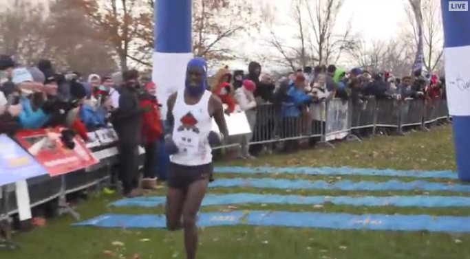 CanadianRunning's tweet photo. Yves Sikubwabo wins the 2016 #CISXC #UsportsXc16 title. 2nd is Declan White, 3rd is Connor Darlington third (all unofficial). https://t.co/g2YryCHZ1v