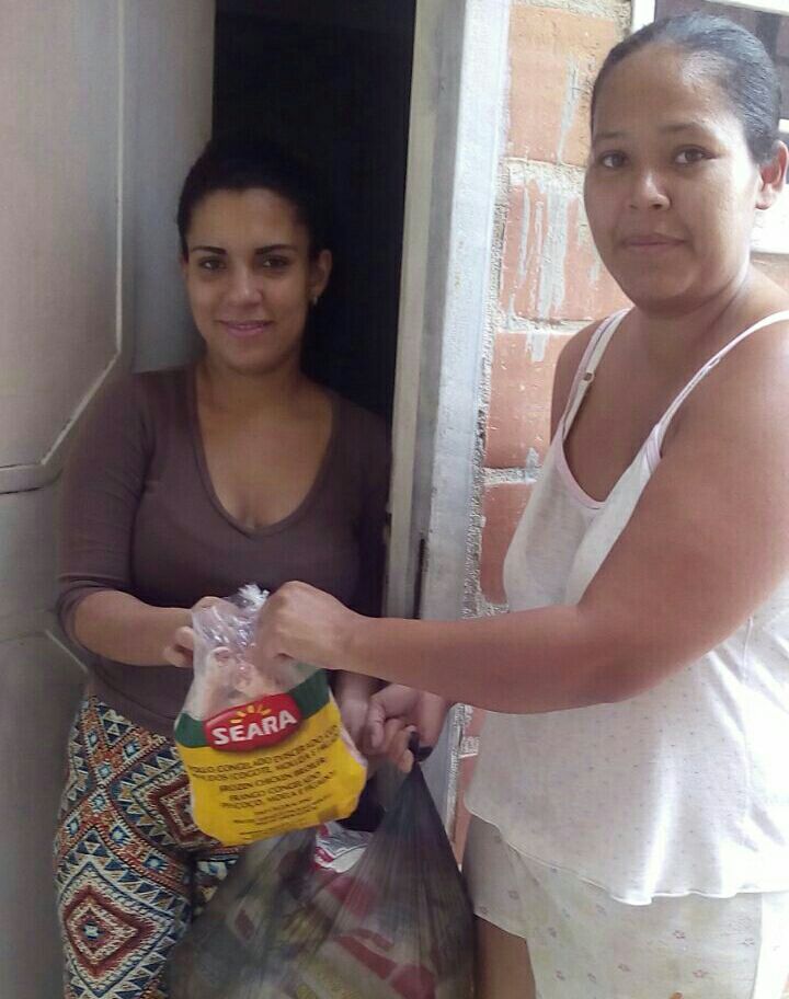 MercalOficial's tweet photo. Gobierno Bolivariano atiende al pueblo, de la mano con @MercalVargas y los #CLAP https://t.co/EZFRN5w8j9