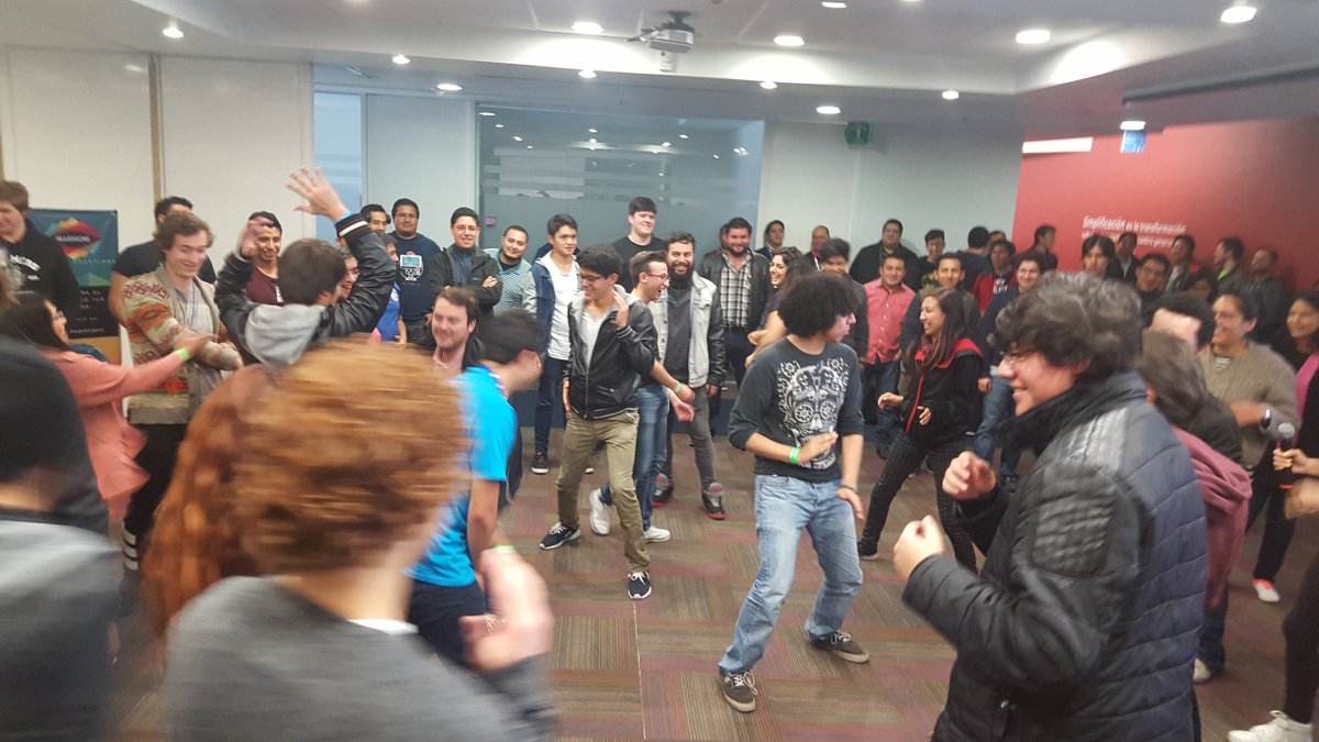 JuanPa's tweet image. Ninja Mini-Event is about to start at #MXHacksIV!