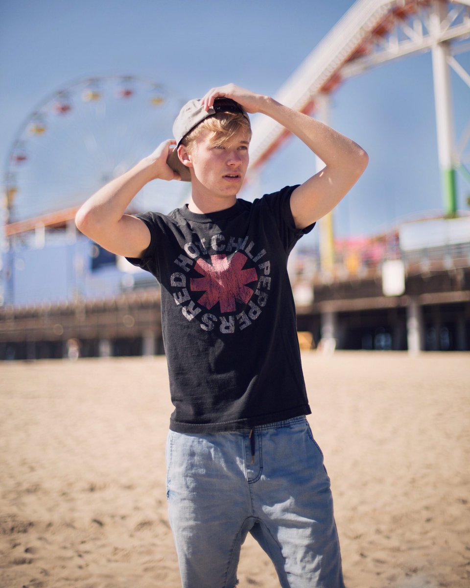 SamGolbach's tweet photo. RT FOR A DM ✌🏼 https://t.co/XS00XyWZcy