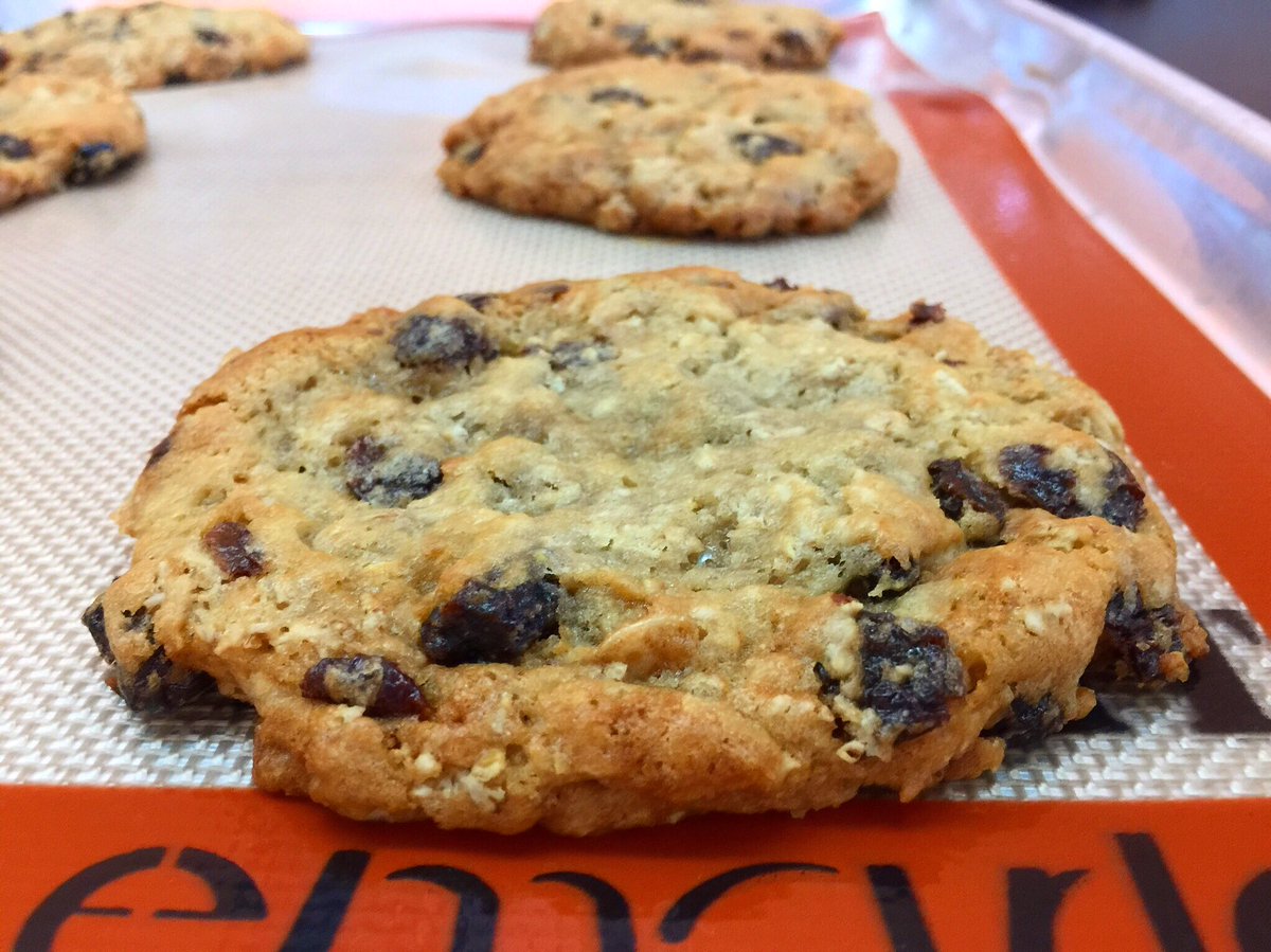 thesweetfix's tweet photo. Our veterans day special will be extended throughout the weekend! All veterans will receive a free cookie or cupcake! #TheSweetFix https://t.co/L7FGjGPyKs