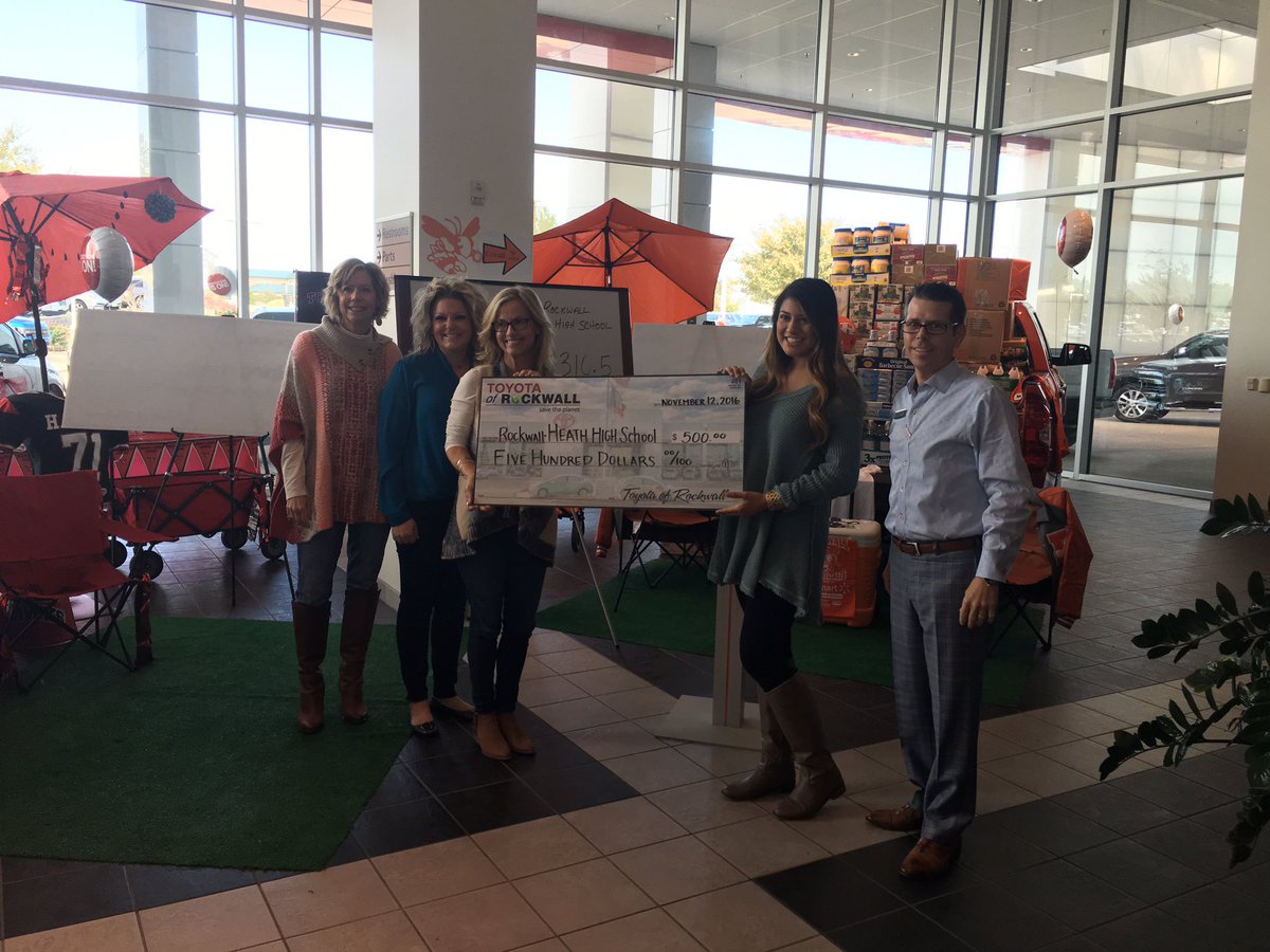 STUCOHeath's tweet photo. Hawks we killed it in the canned food drive! We bought in almost 5,000 lbs. of food!!! Thank you to all who participated &amp; to Toyota! https://t.co/yTBNAiIoIj