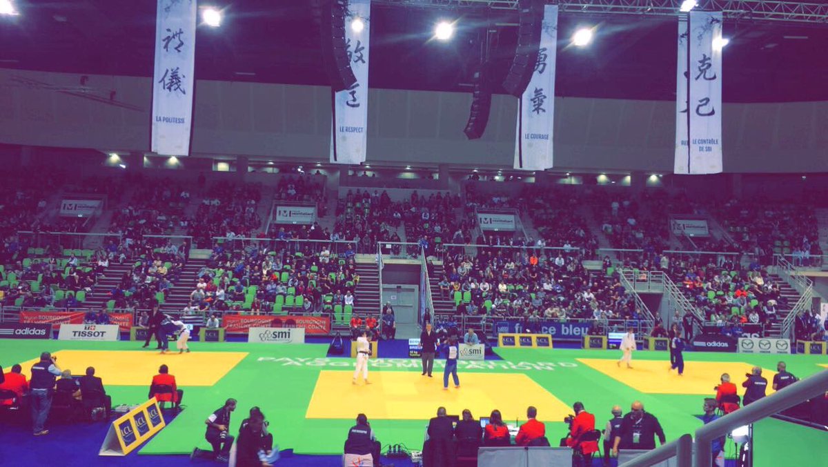 CallMeMrsJude's tweet photo. 1er jour des #cfjudo done ! Rencontre avec #cyrillemaret et #seybathiam en prime ! #lpmosel #projettutoré #univfc #bénévole #eventlover ✌🏻️😍 https://t.co/GyxY98SYwq