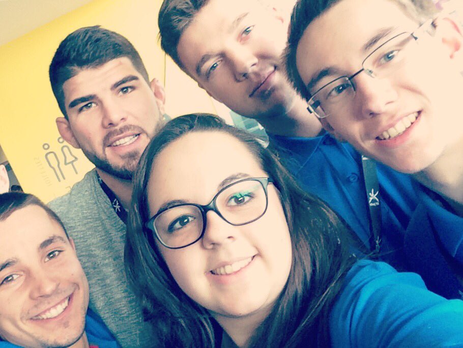 CallMeMrsJude's tweet photo. 1er jour des #cfjudo done ! Rencontre avec #cyrillemaret et #seybathiam en prime ! #lpmosel #projettutoré #univfc #bénévole #eventlover ✌🏻️😍 https://t.co/GyxY98SYwq