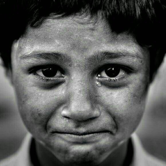 0k12o's tweet photo. كلنا رسامون بارعون .. فنحن نستطيع رسم إبتسامة رائعة على وجوهنا في حين نخفي غصّة عميقة في ثنايا خواطرنا ! https://t.co/kGhOc3N6r4