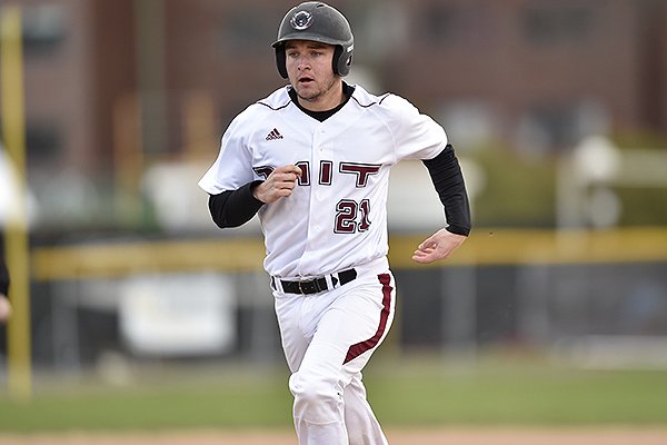 GammonsDaily's tweet image. Peter Gammons: Austin Filiere, future third baseman/general manager from MIT goo.gl/LisgDH  @MIT @Official_CCBL @HarwichMariners