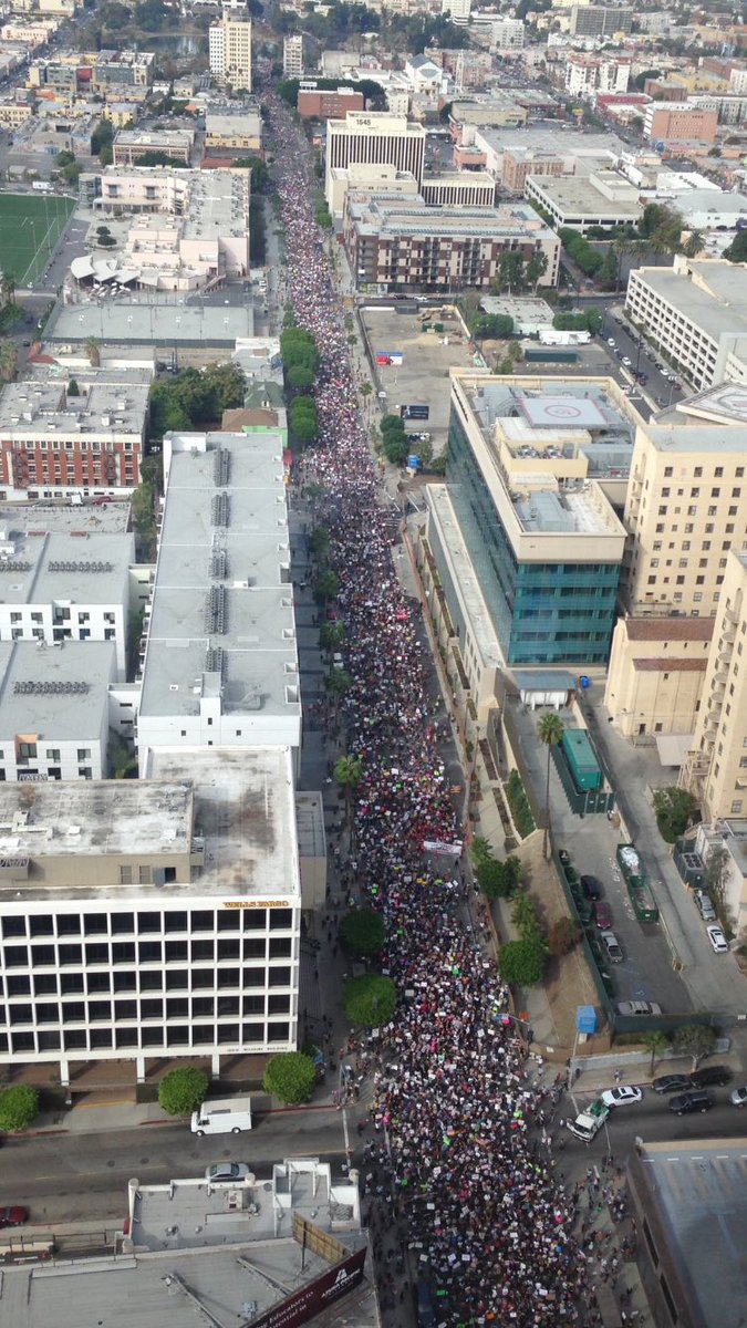 MichaelManross's tweet image. View from above - #antitrumprally in Los Angeles on Wilshire Blvd.