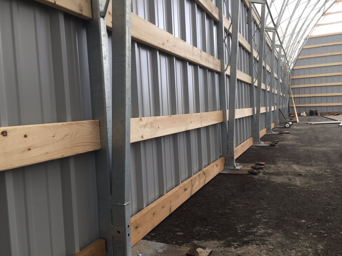 frmgrlnancy's tweet photo. The Kempro crew have been busy this week installing this 60'x80' @tascodome in the Ottawa area! 9'legs, steel sides/ends &amp;staked footings! https://t.co/Myx2RNdIYE