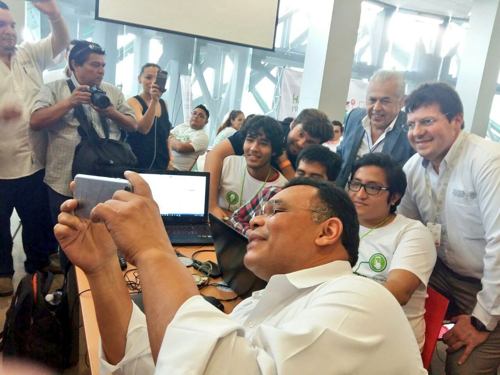 cponcebeltran's tweet photo. Recorrido @RolandoZapataB Gobernador #Yucatan #HackatonProfeco2016
Valoramos su participación para construir entorno de #ConsumoResponsable https://t.co/KycLGuUgWV