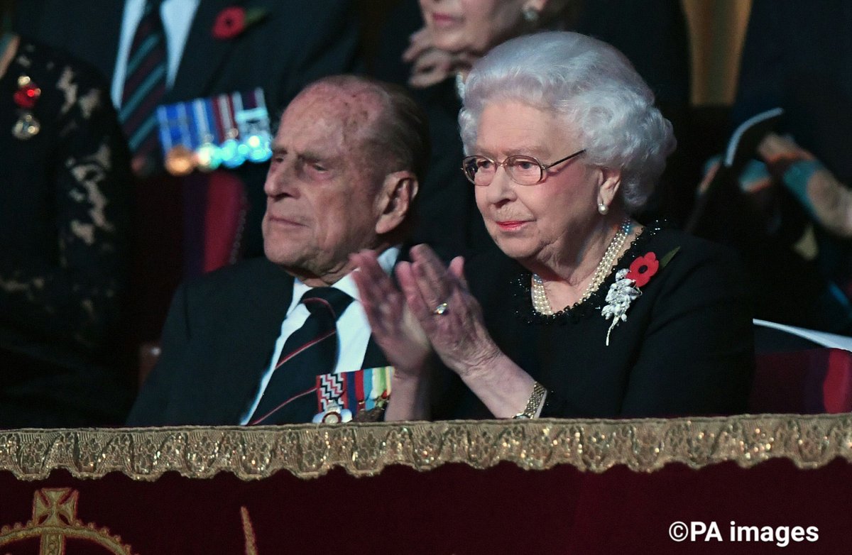 RoyalFamily's tweet photo. Tonight's #FestivalofRemembrance marks #Somme100 #Jutland100, the 25th anniversary of Gulf War and 80th anniversary of Supermarine Spitfire. https://t.co/nNvPjrykEB