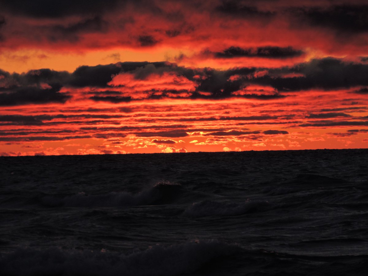 skipper99g's tweet photo. Magnificent Lake Michigan sunset from Little Point Sable 11/11/16 https://t.co/03NjPUjzCF