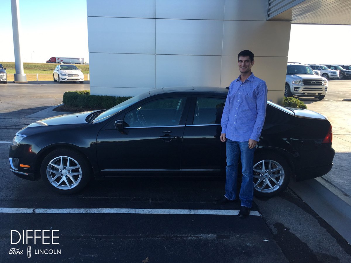 DiffeeFordLinc's tweet photo. Richard helped Josh find a nice pre-owned 2012 #FordFusion - Thank you for your business! Enjoy your new car! #MyNewDiffeeFord https://t.co/KrdV4MEZKW