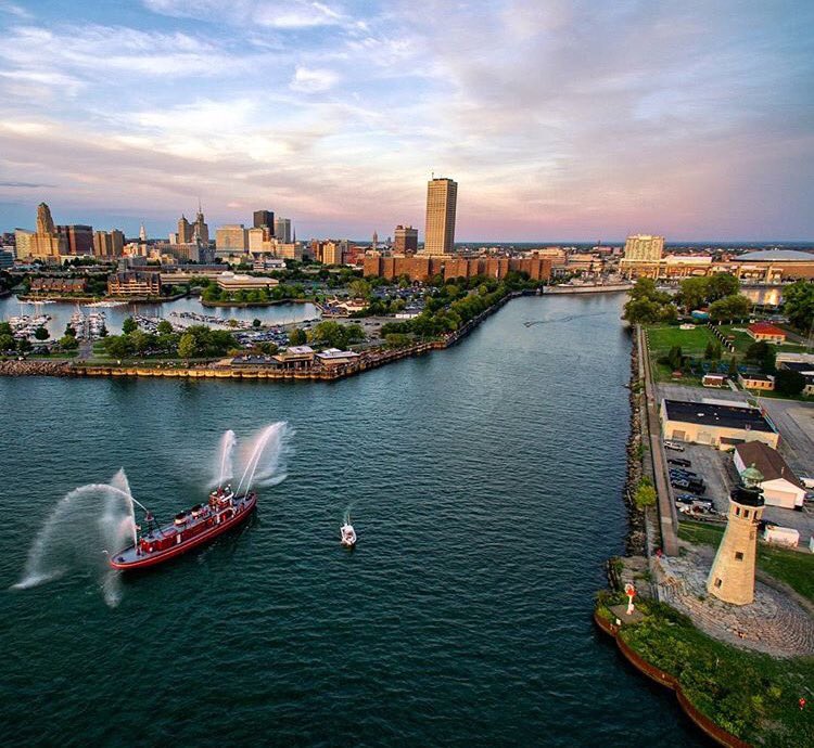 VisitBuffalo_'s tweet photo. Today #Buffalo celebrated the 116th birthday of the longest-operating fireboat, the #EdwardMCotter. #TravelBUF photo by Mike Shriver. https://t.co/siWYVKcKJ2