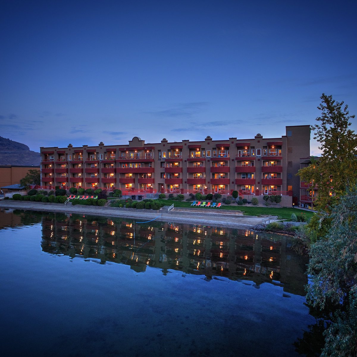 CANVirtualTours's tweet image. The #HolidayInn in #Osoyoos is one of the Finest Lakeside Hotels in #BritishColumbia located on a peninsula.  #explorebc #explorecanada