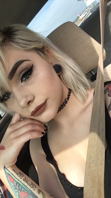 I'll be on cam roughly around 4-4:30! Come hang out :)  Ft. yesterday's makeup https://t.co/BuQ2zd6I<a href="/tag/mvsales"class="tags"><span>#mvsales</span></a>