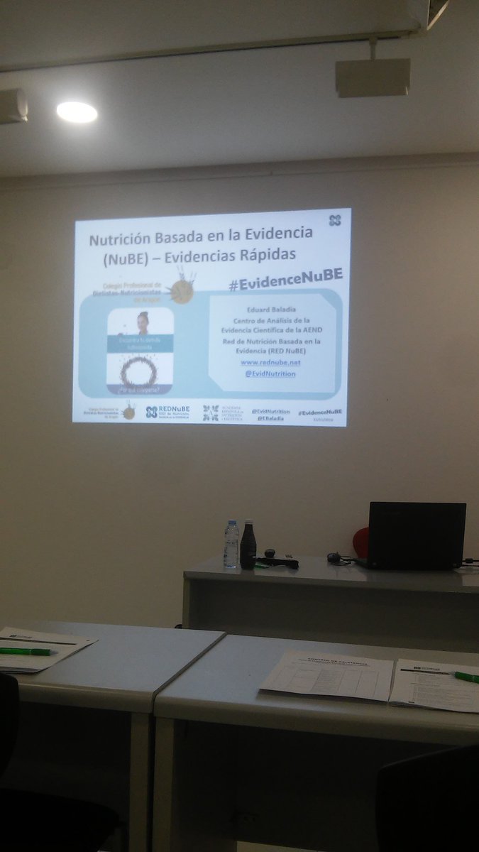 Barbuc8's tweet photo. 11 horas de tren + 10 horas de vuelta mañana...Pero ha valido la pena con creces. Hoy @EBaladia me ha enseñado más que muchos profesores https://t.co/weZKta1djG