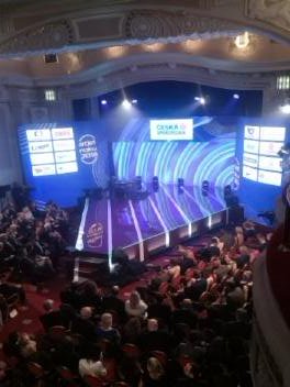 zhalykom's tweet photo. Atleticka variace na film 50krat a stale poprve. #atletroku https://t.co/jnwxyaVX7F