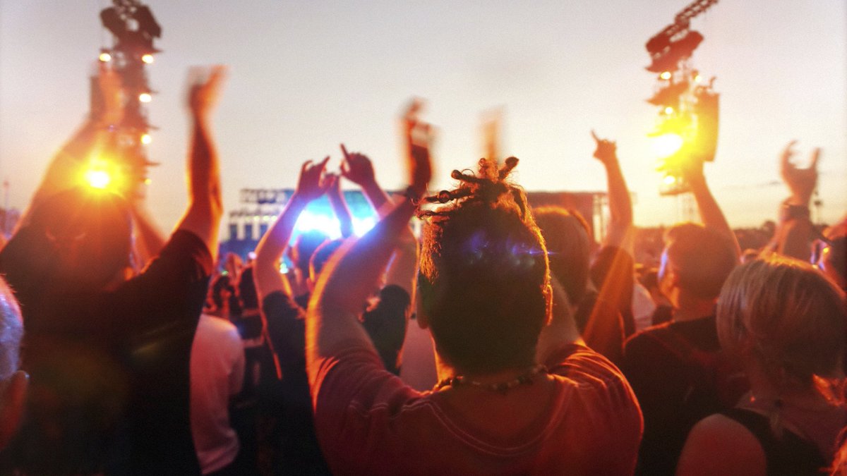 eventbrite's tweet image. Here's what #music fans say matters most when deciding on a #festival: eventbrite.com/blog/the-top-3… #festies