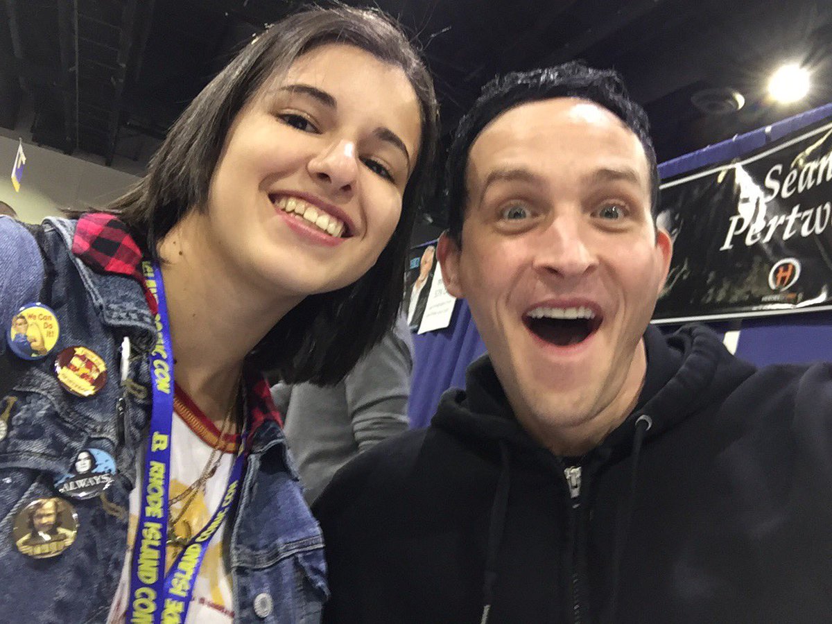 actuallyhmc's tweet photo. I had one of the best days ever today, thanks @robinlordtaylor @ricomiccon ☺️ https://t.co/eWEMannHY0