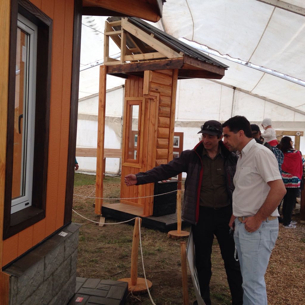 produccioncht's tweet photo. #Ahora en #Esquel Recorriendo la #MuestraForestalActiva de las #JFP2016
#ProducciónForestal
#IndustriaYBioenergía
#AgregadoDeValor https://t.co/lUwtbeAalt