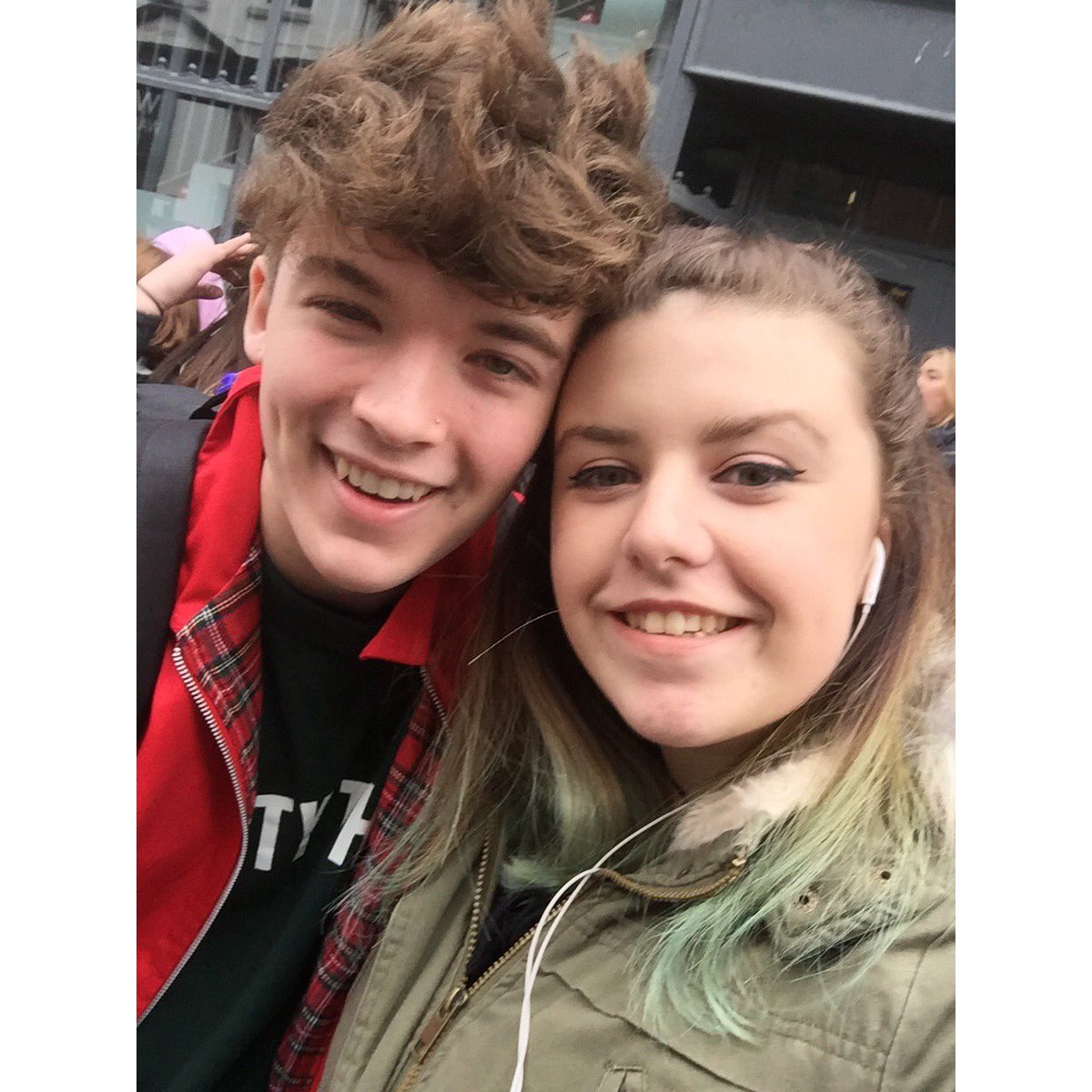 ChloexOlivia's tweet image. 'wherever you are is the place I belong' ✨💛