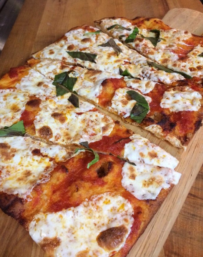 Belli860's tweet photo. Celebrate #NationalPizzaDay "Belli style" with our crispy and cheesy thin-crust #flatbreads 🍕-- #thincrust #italianflatbread #margherita https://t.co/AqpWrl2dVU