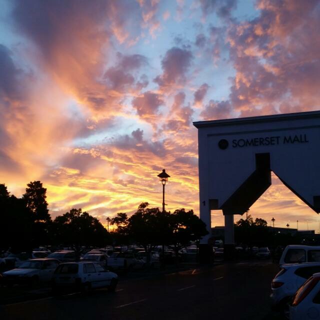 CarolissenRobin's tweet photo. Perfect way to end of my day, with a beautiful sunset https://t.co/vXbdBbsBaQ