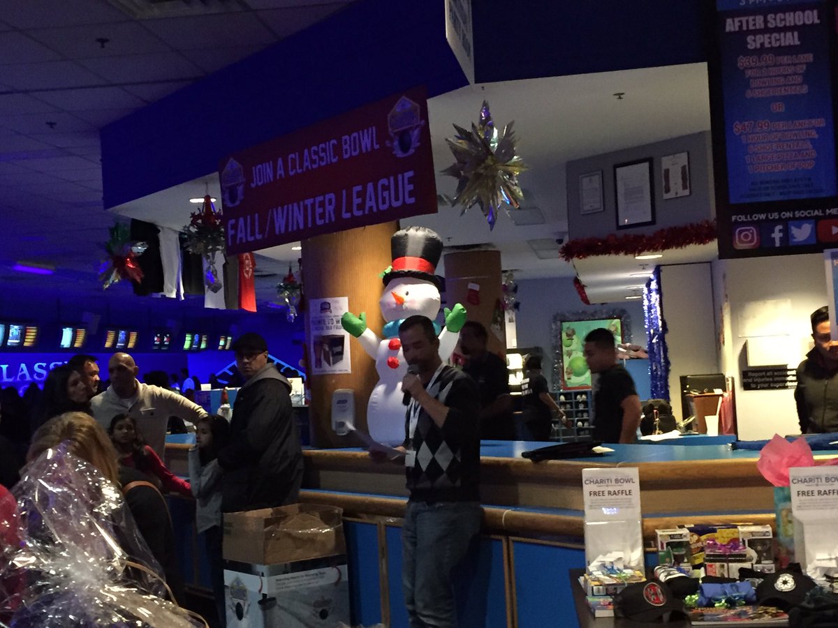 BestBuddiesCND's tweet image. Best Buddies is excited to be at @trendscaresCAN Chariti-Bowl tonight!