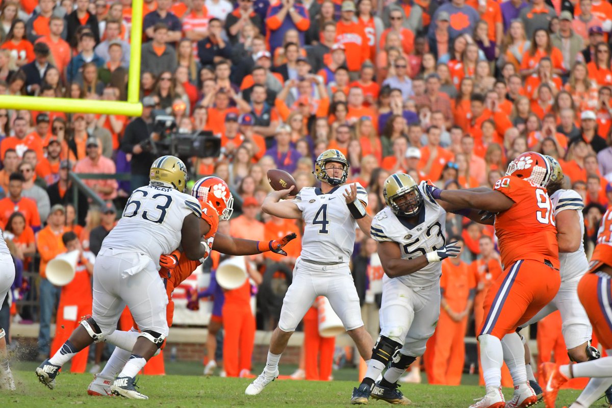 #Pitt now has 5 touchdown passes today. Clemson entered this game having given up only 5 touchdown passes all season. #H2P