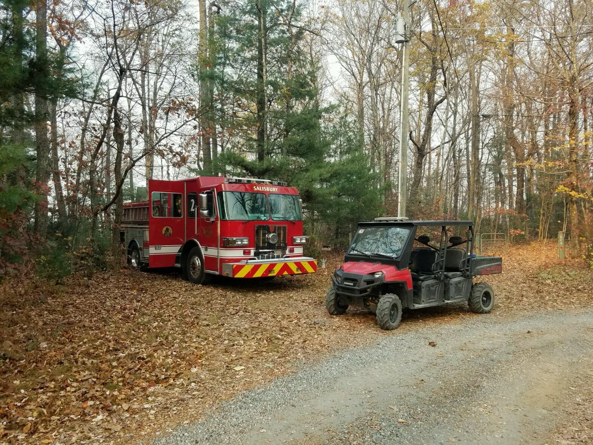 SalisburyNCFire's tweet photo. SFD Engine 2 set up camp for the night, cutting fire linen near residential areas assisting @ncforestservice  at the #PartyRockFire #NCFire https://t.co/cHJIBml9Al